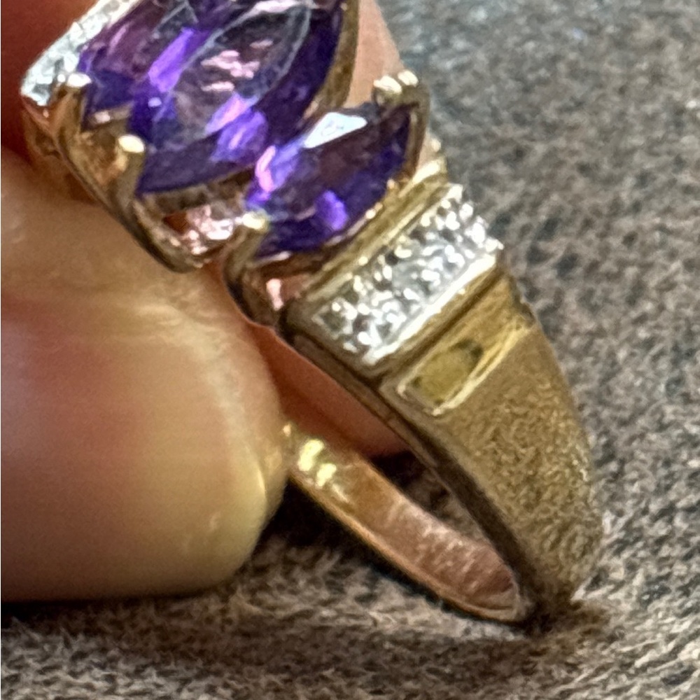 10kt Solid Gold Amethyst and Diamond ring - Picture 12 of 13